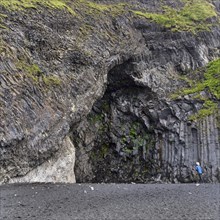 Halsanefshellir cave