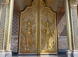 Gilded door with Buddhas