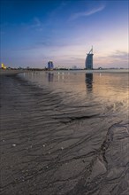 Luxury hotel Burj al Arab and Jumeirah Beach