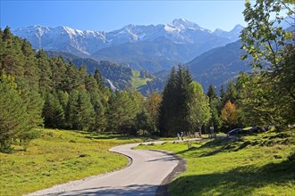 Hiking trail at Wank against the Wetterstein range with Dreitorspitze 2682m
