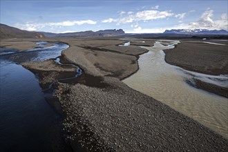 Glacial runoff permeate the volcanic sand plain Skeidararsandur