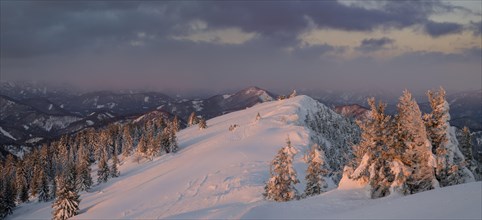 Sunrise in winter at Unterberg