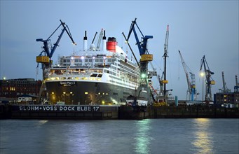 Queen Mary 2 in dry dock Elbe 17