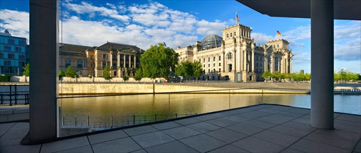 View of the Reichstag from the terrace of the Marie-Elisabeth-Luders-Haus