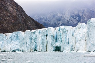 Glacier collapse in Harefjord