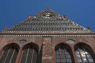 Gable with glazed bricks