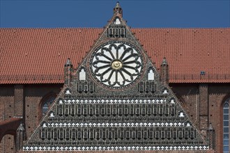 Side gable with glazed bricks