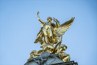 Golden Goddess of Victory at the Queen Victoria Memorial in front of Buckingham Palace