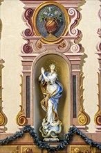 Gasthof zum Rassen with Luftlmalerei and baroque Madonna in a niche