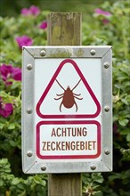 Warning sign Ticks area