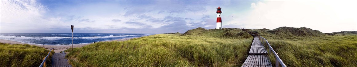 Way to the beach with lighthouse List-Ost in the dunes