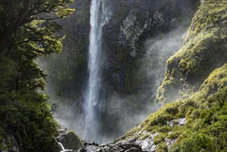 Devil's Punchbowl Waterfall