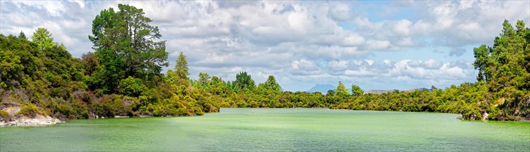 Lake Ngakoro in Wai-O-Tapu thermal area