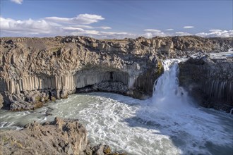 Aldeyjarfoss with basalt columns