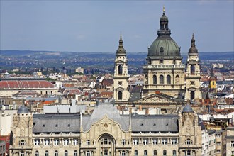 City view with Gresham Palace and St. Stephen's Basilica
