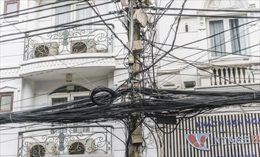 Chaotic bundle of power and telephone lines