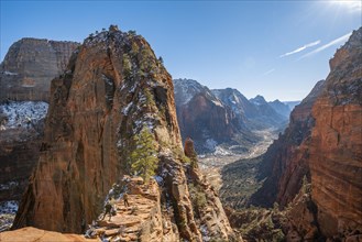 Viewpoint with views of Angels Landing and Zion Canyon