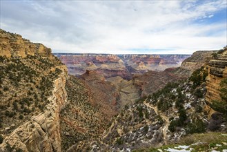 View into the gorge of the Grand Canyon