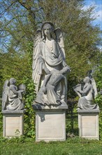 Unknown grave with statues of angels