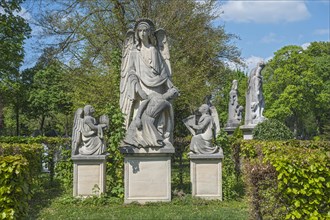 Unknown grave with statues of angels