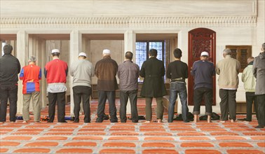 People praying at Suleymaniye Mosque