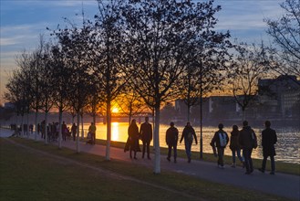 Strollers along the banks of the Main at sunset