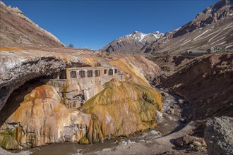 Puente del Inca over Las Cuevas rio