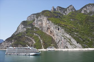 Cruise ship on the Yangtze