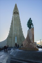 Hallgrimskirkja church with monument to Leif Eriksson