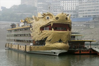 Chinese cruise ship on the Jangtse