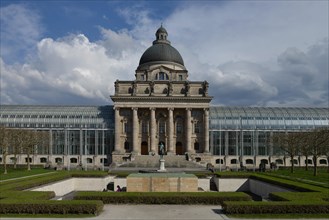 Bavarian State Chancellery with War Memorial