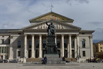 Monument to King Maximilian I Joseph in front of the National Theatre