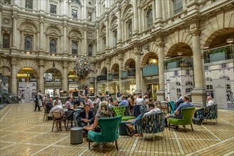 Cafe in the courtyard of the stock exchange