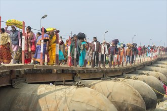 Pilgrims on the way to Allahabad Kumbh Mela
