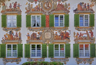 Facade of the Hansel-und-Gretelhaus with typical Luftlmalerei