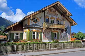 Rotkappchenhaus with typical Luftlmalerei