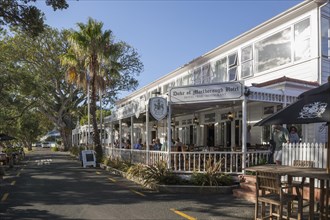 Promenade of Russel with the Duke of Marlborough Hotel