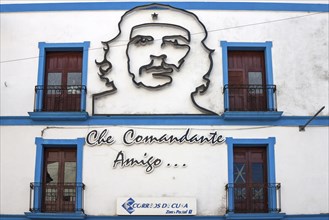 Portrait of Che Guevara on wall