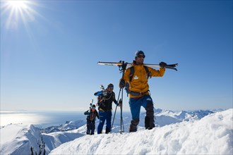 Ski mountaineers on the ascent to Rundfjellet