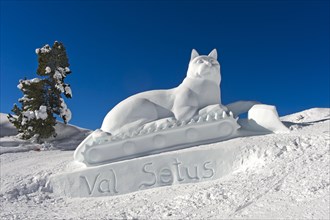 Ice sculpture cat figure
