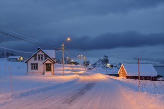 Wintry road 862 through Botnhamn