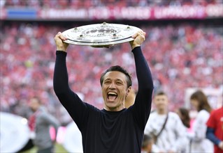 Coach Coach Niko Kovac FC Bayern Munich FCB cheers with championship cup