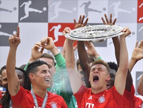 Joshua Kimmich FC Bayern Munich (right) and James Rodriguez FC Bayern Munich (left)