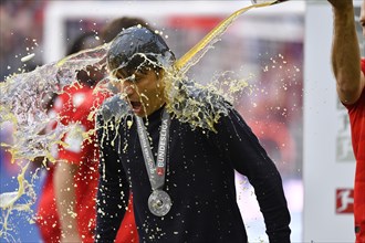 Coach Coach Niko Kovac FC Bayern Munich FCB gets his first beer shower