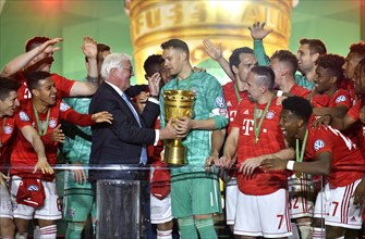 Federal President Walter Steinmeier hands over the cup to goalkeeper Manuel Neuer FC Bayern Munich
