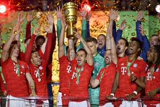 Rafinha FC Bayern Munich with cup