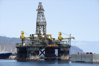 Oil drilling platform in harbour
