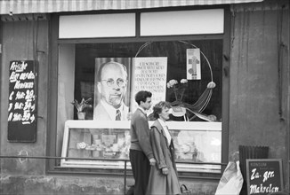 Walter Ulbricht in the shop window of a grocery store