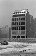 Ruin of the Golden Owl office building shortly in front of demolition (1965)