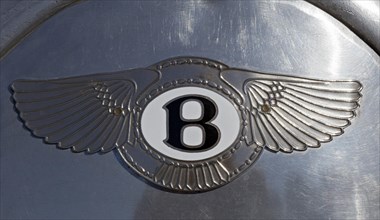 Bentley emblem on an aluminum bodied Bentley 4.5 liter Mother Gun from 1927